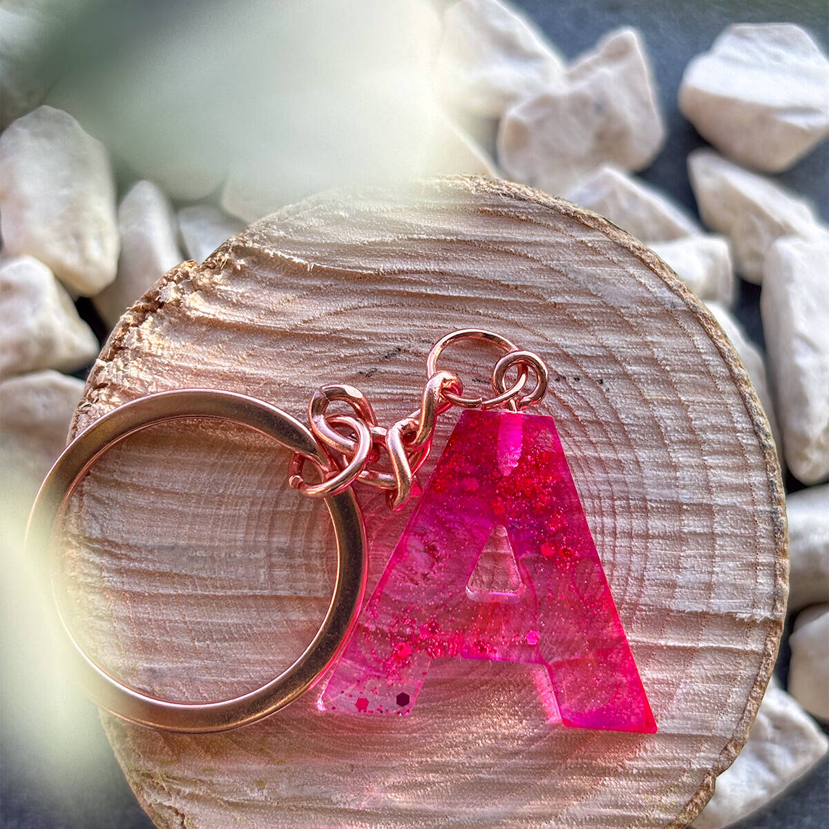 Schlüsselanhänger aus Epoxidharz Buchstabe A in pink