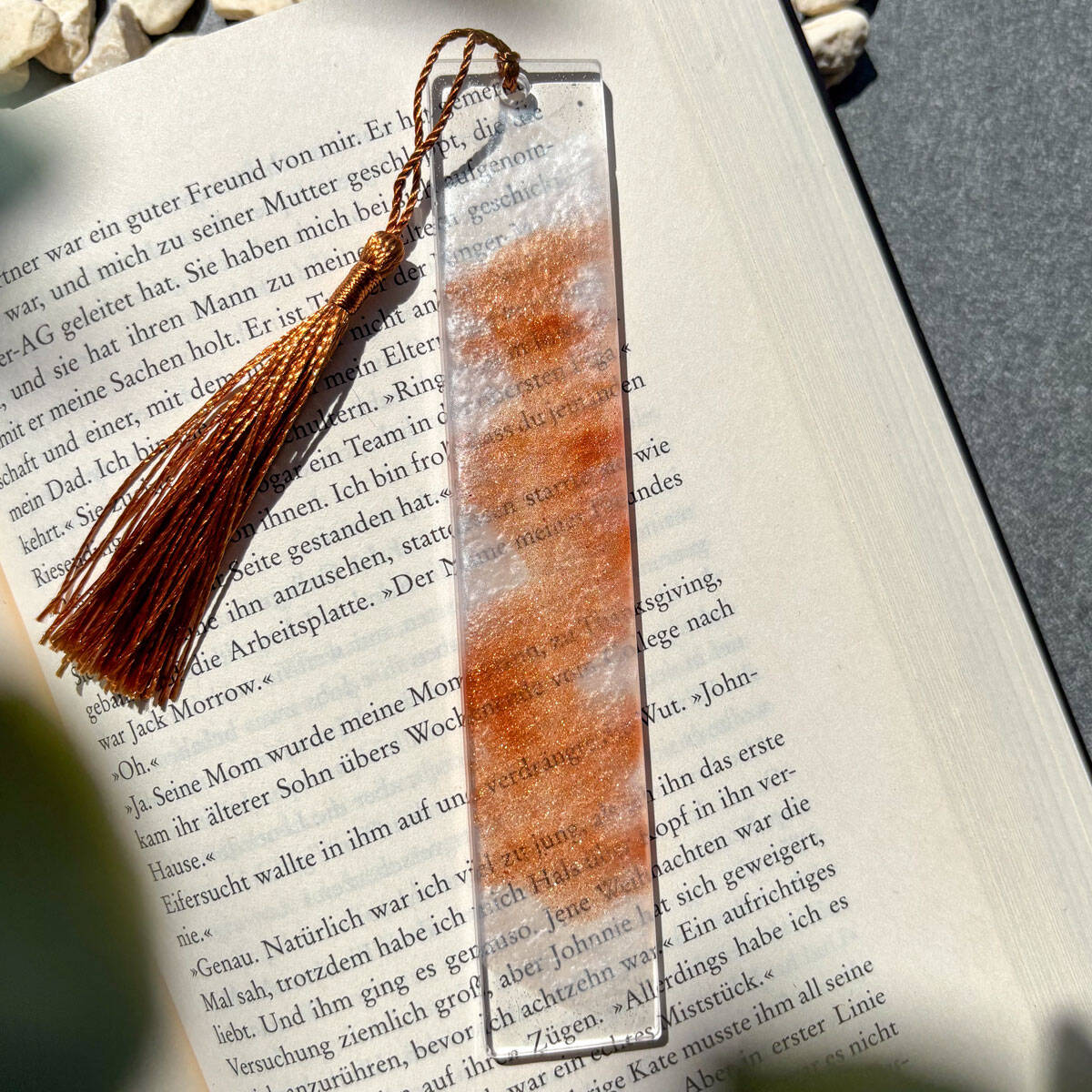 Lesezeichen aus Epoxidharz bronze